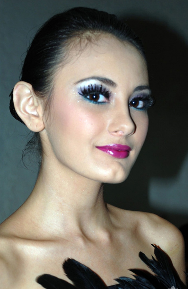 Female model photo shoot of makeupbychristinedior