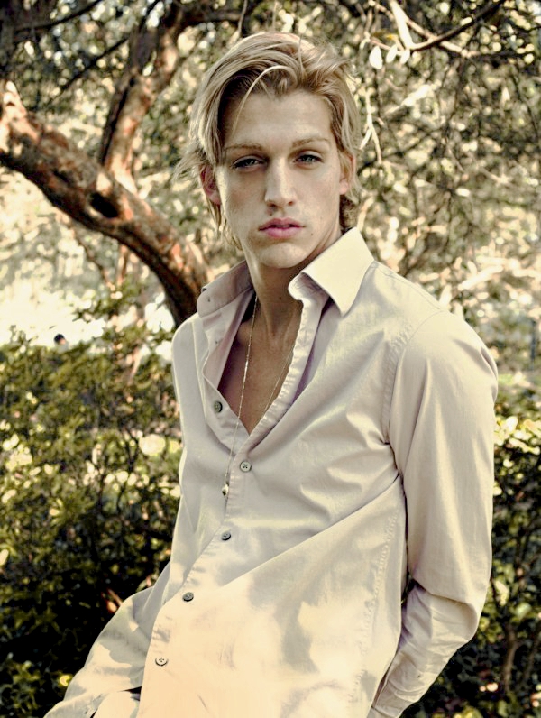 Male model photo shoot of Nicholas Lutes 