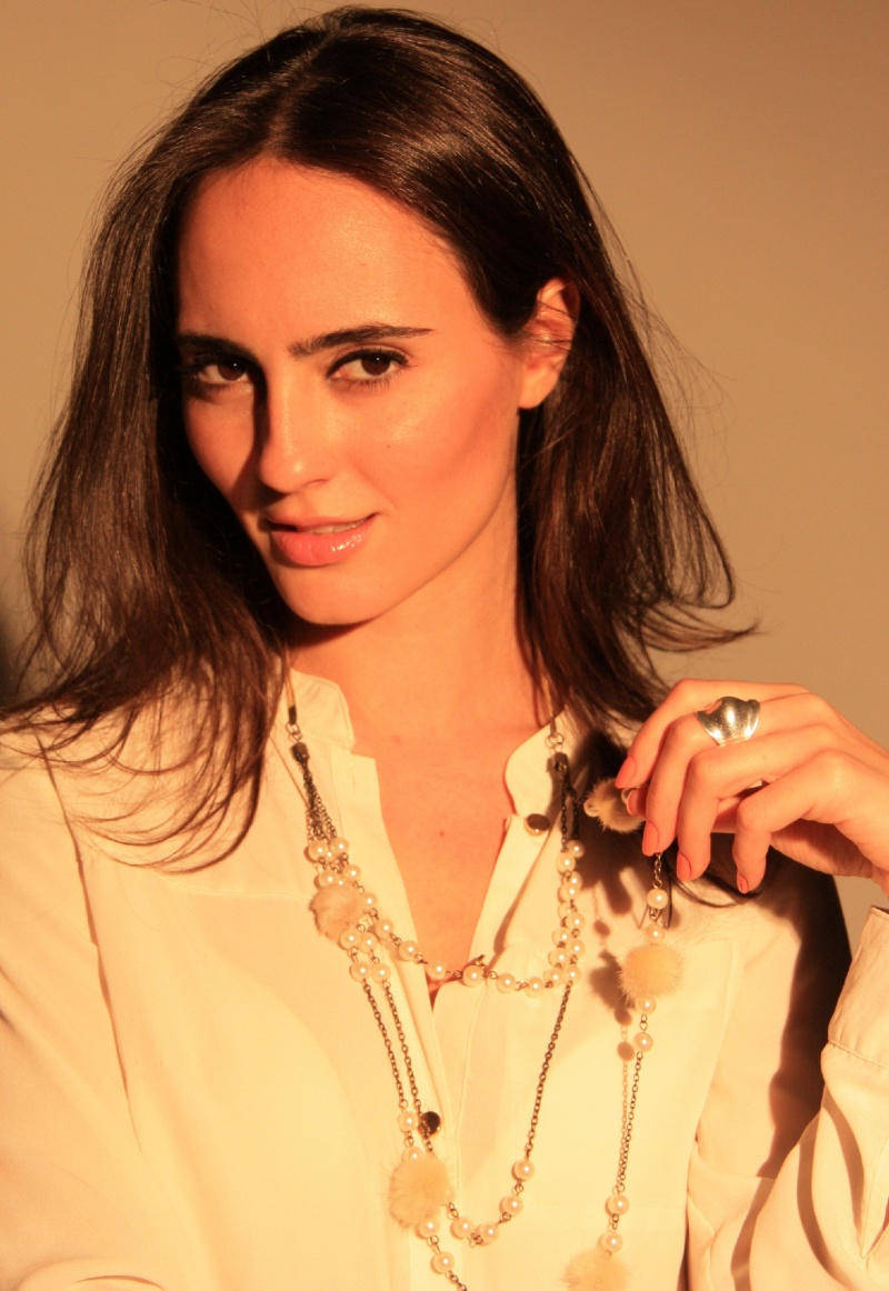 Female model photo shoot of Fernanda A