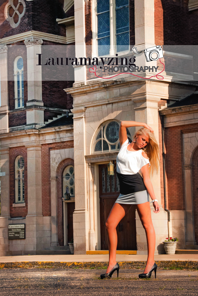Female model photo shoot of LauramayzingPhotography in South Side of Peoria
