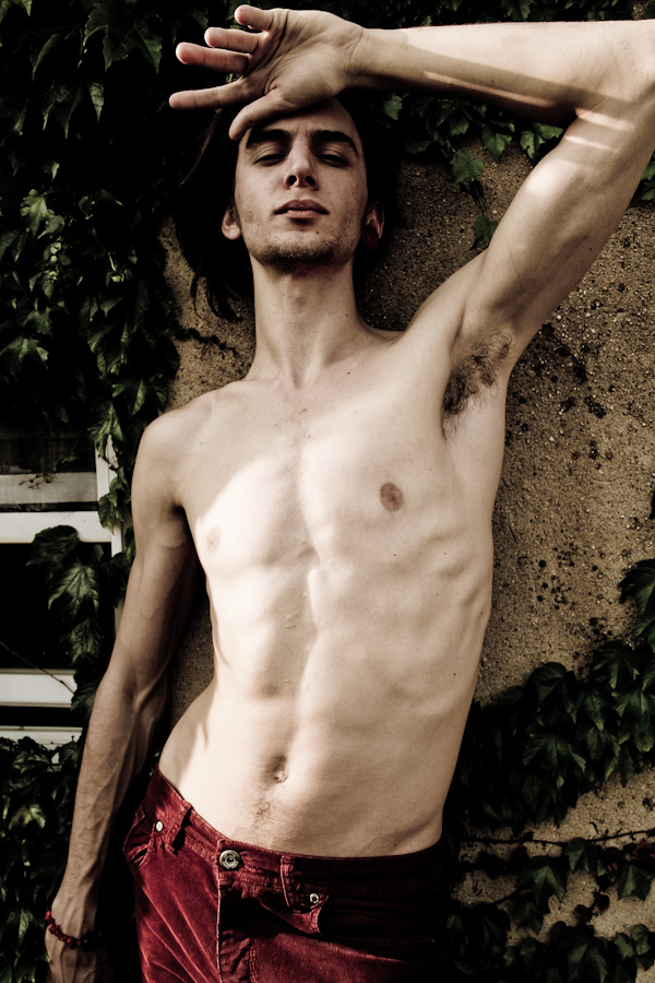 Male model photo shoot of Elijah Semper-Vivum