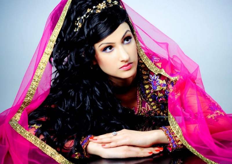 Female model photo shoot of Shahida Naz