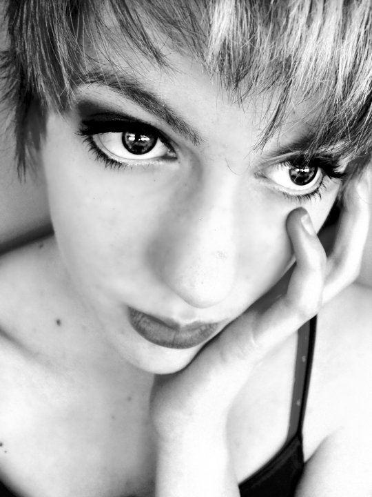 Female model photo shoot of Ashleigh Thick