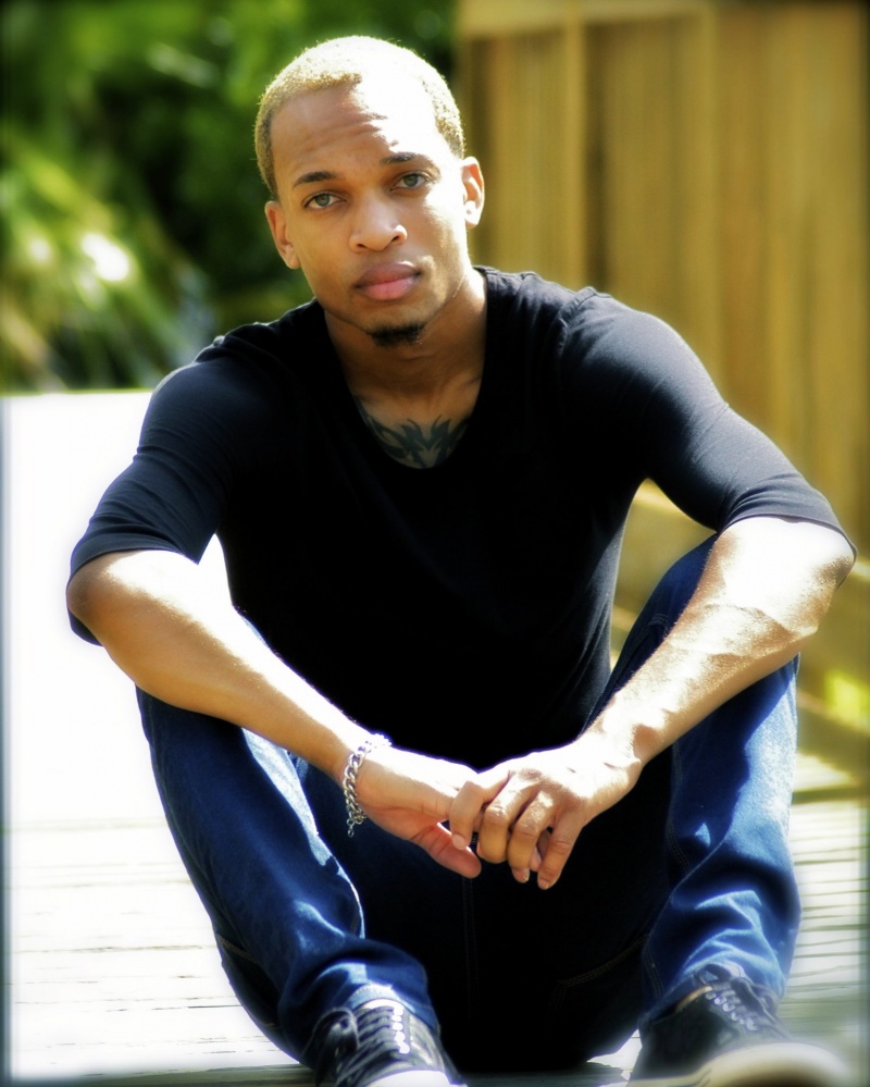 Male model photo shoot of Maurice Miller