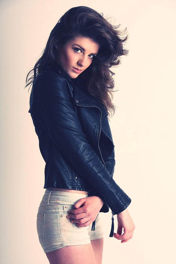 Female model photo shoot of Bex Lendon by Golpys