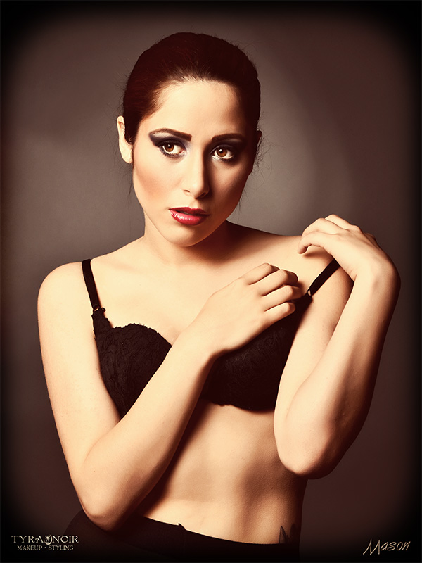 Female model photo shoot of Tyra Noir Make Up