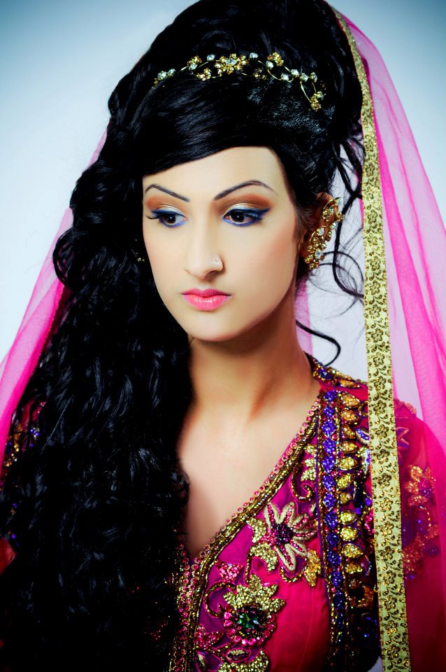 Female model photo shoot of Shahida Naz