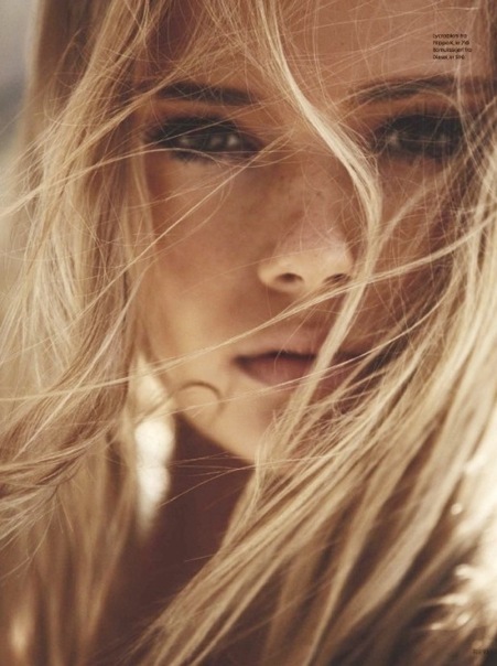 Female model photo shoot of Viktoria Retoucher