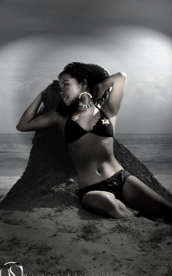 Female model photo shoot of Nicole Mohamed