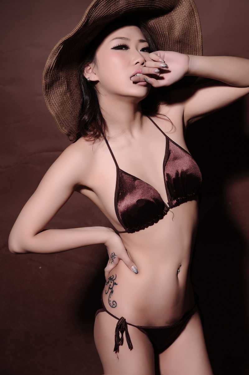 Female model photo shoot of Amy Li 