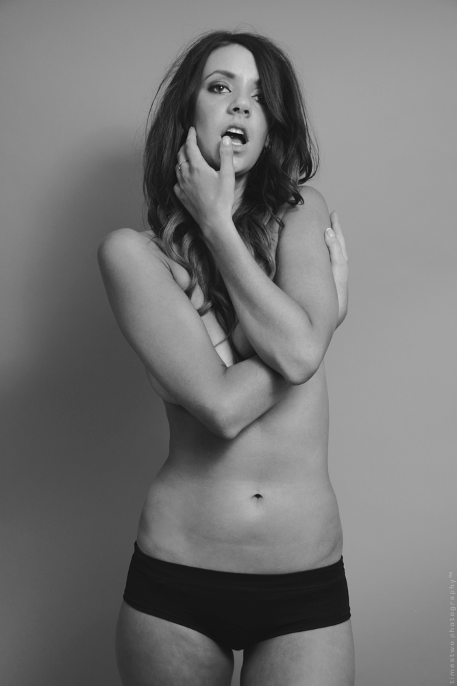 Female model photo shoot of Ashleigh Callow