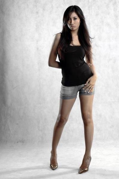 Female model photo shoot of May Helyana