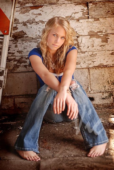 Female model photo shoot of Kaitlin Walden