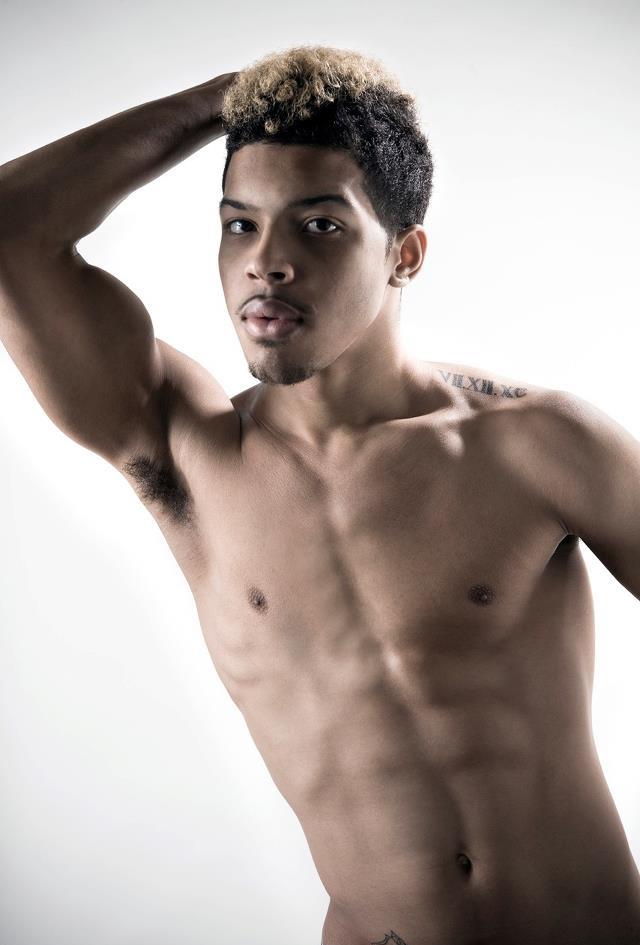 Male model photo shoot of Darius davone