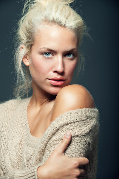 Female model photo shoot of Caroline Walkup