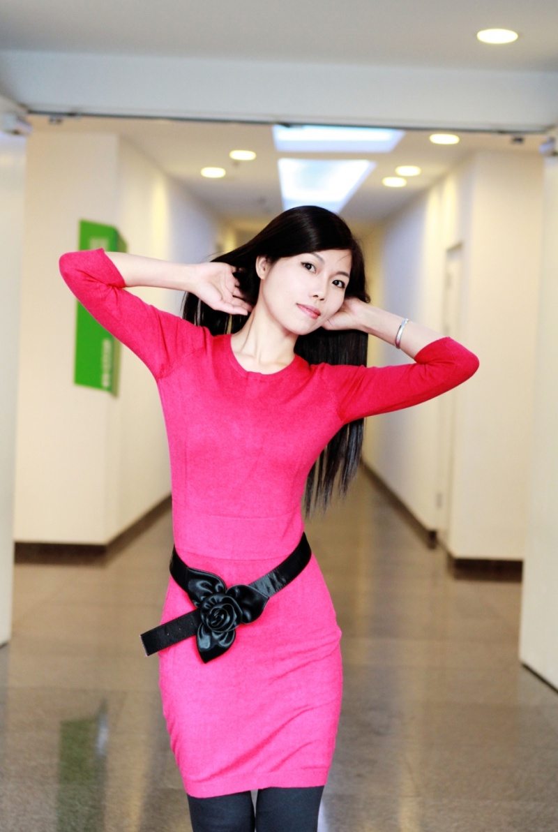 Female model photo shoot of Yi Tong