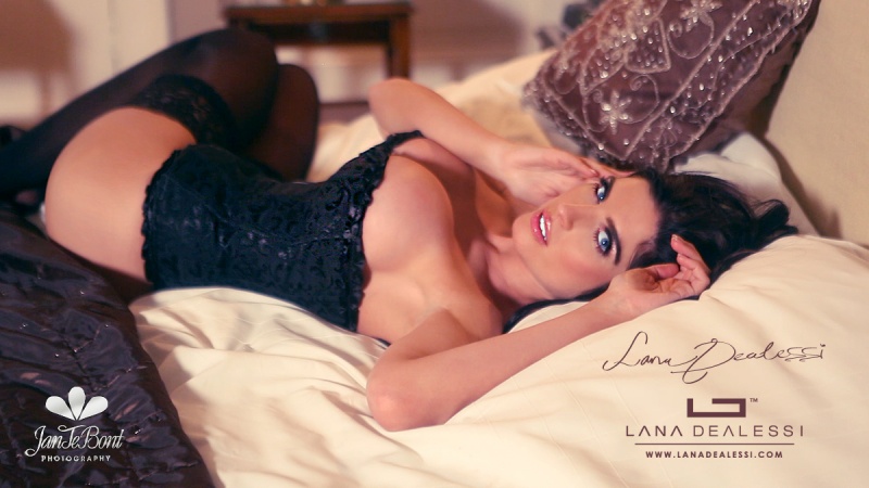 Female model photo shoot of Lana Dealessi in Amsterdam
