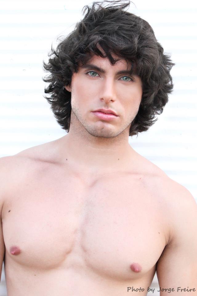 Male model photo shoot of Kurtis Ellington