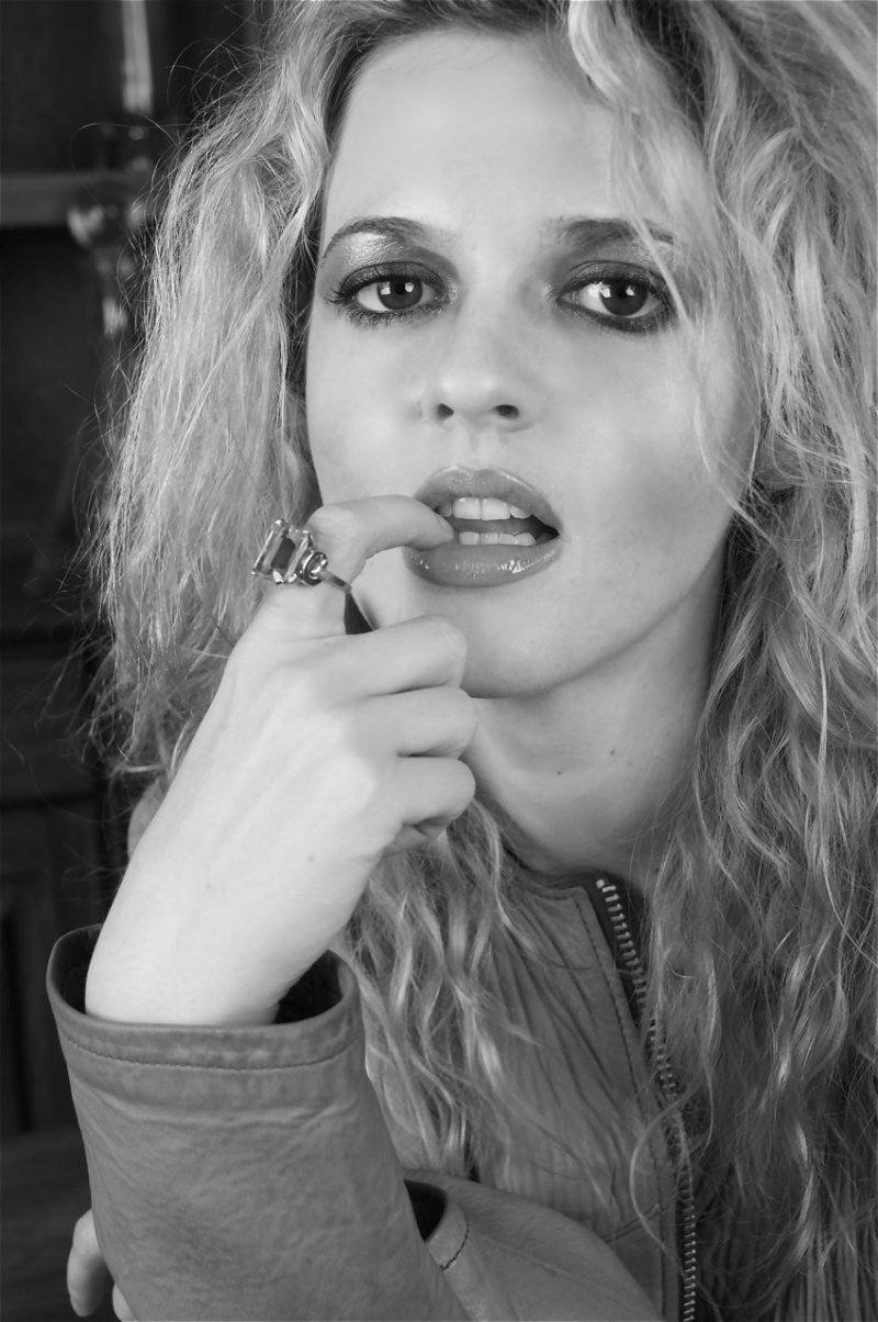 Female model photo shoot of Heather Lace Price