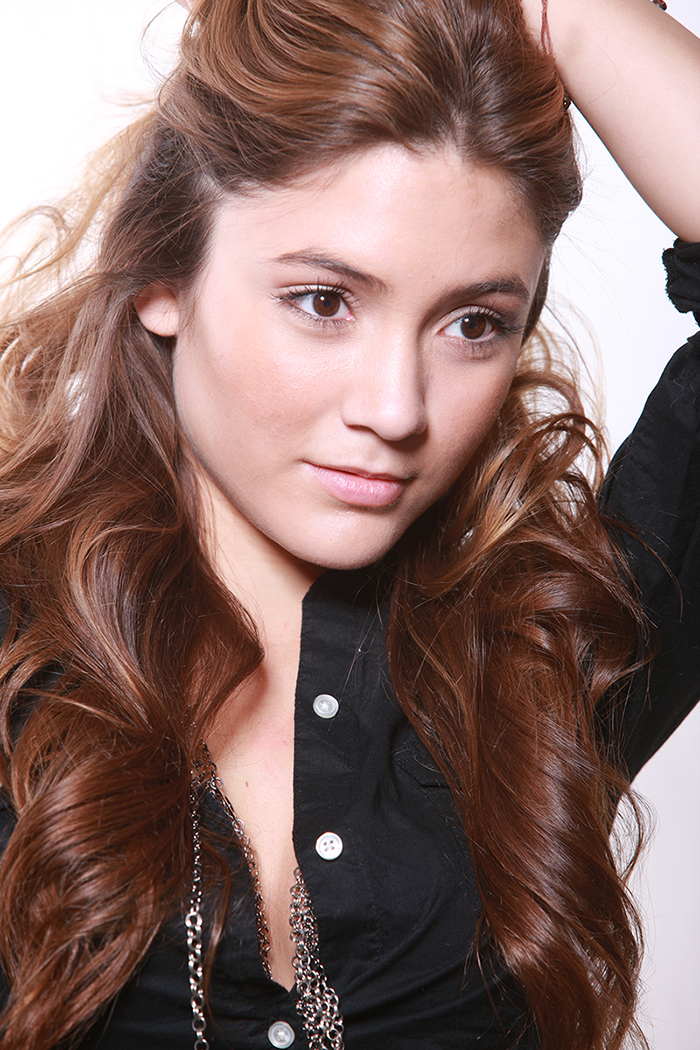 Female model photo shoot of Daniela Nunez