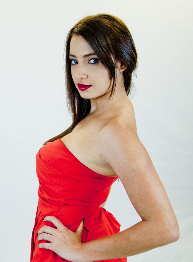 Female model photo shoot of Mirelys
