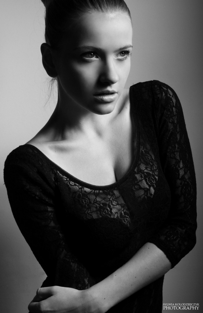 Female model photo shoot of dominikanm