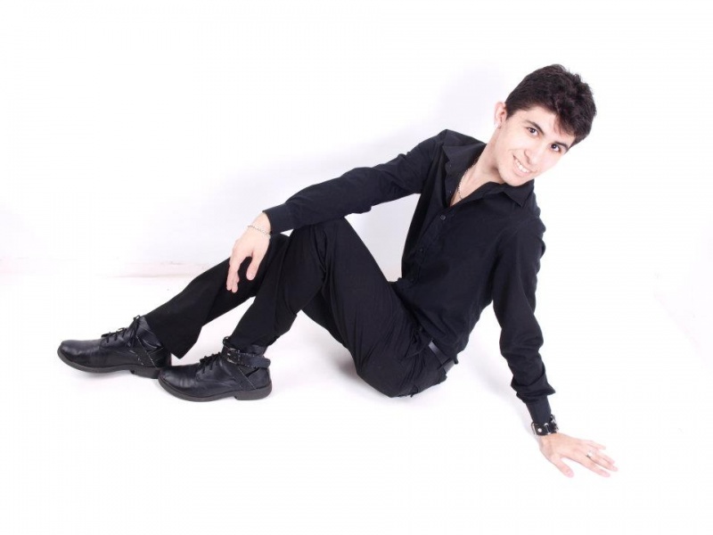 Male model photo shoot of Aaron Collado in Glamourshots