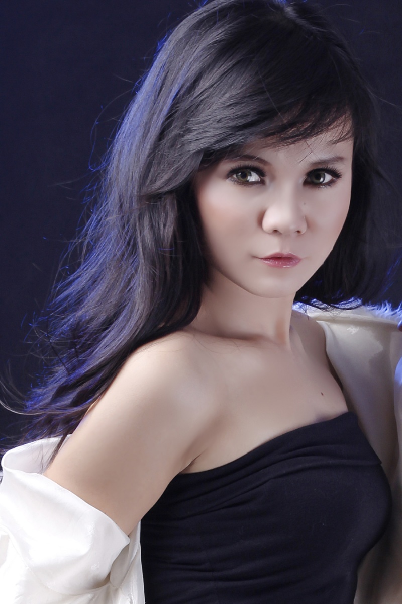 Female model photo shoot of Novie Anna Nirmala in Uno Studios Jakarta