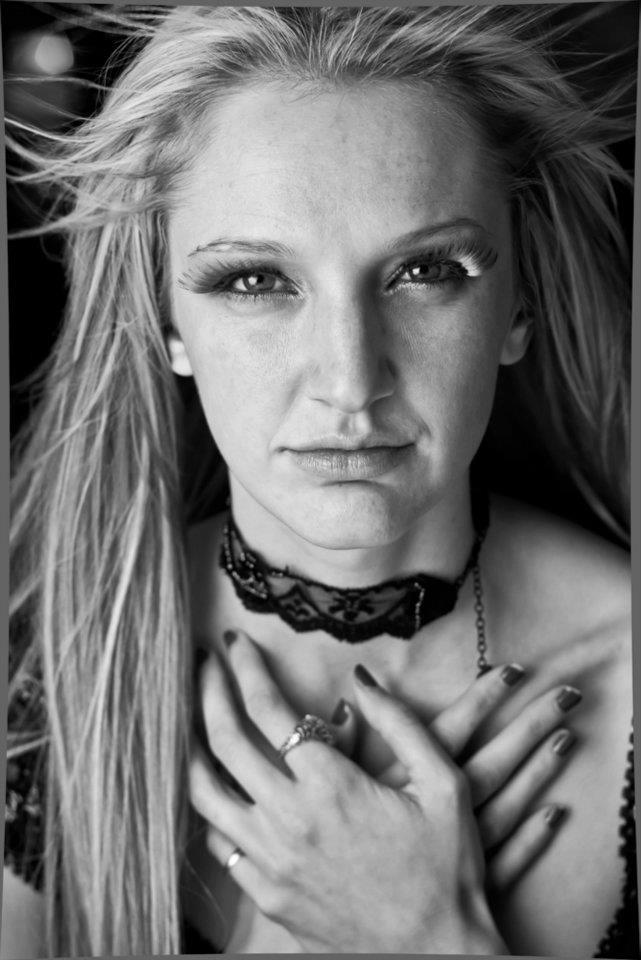 Female model photo shoot of LindsayBermanHairDesign