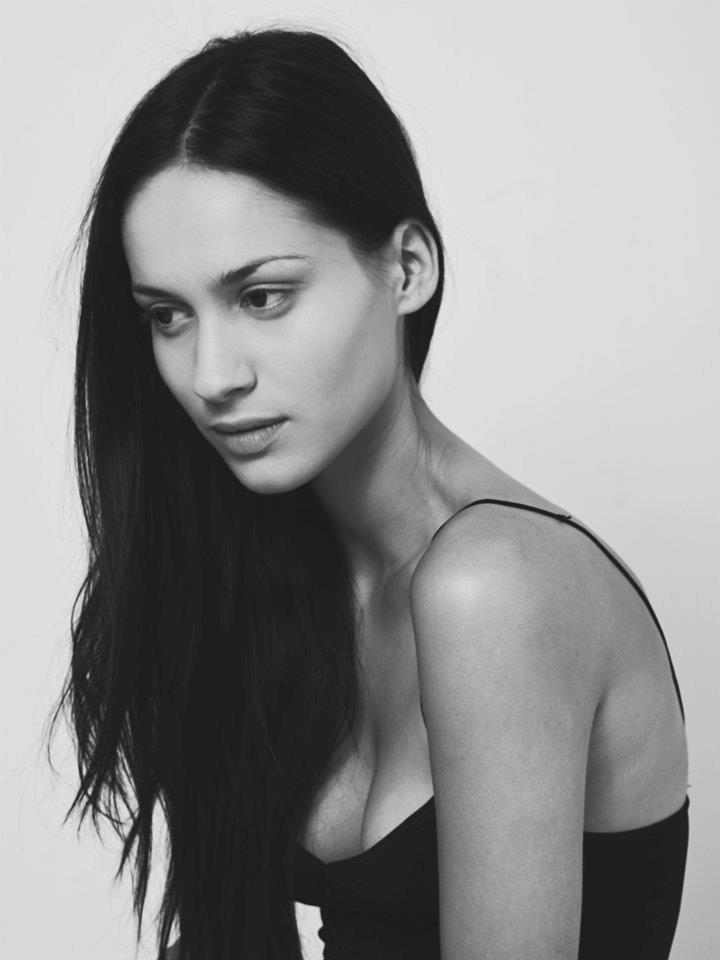 Female model photo shoot of Nicole Ambrose