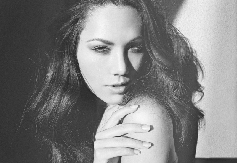 Female model photo shoot of Allison Pheleita