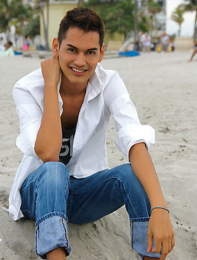 Male model photo shoot of hectorluis