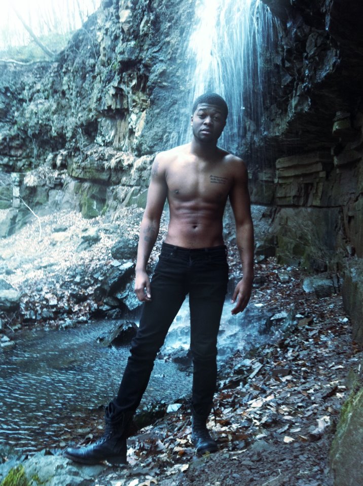 Male model photo shoot of Alonzo Brown