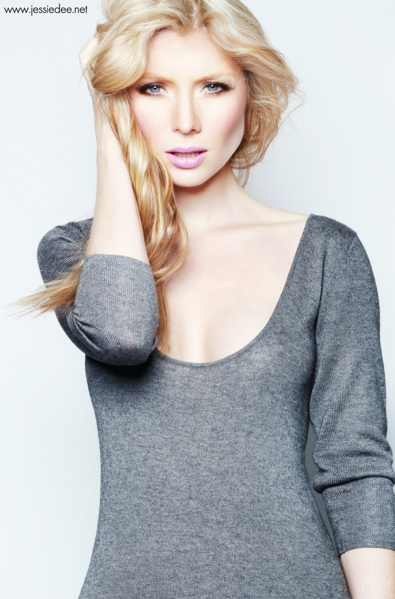 Female model photo shoot of Face Artistx