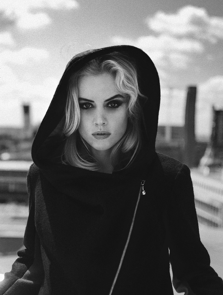 Female model photo shoot of Amanda Renberg in London
