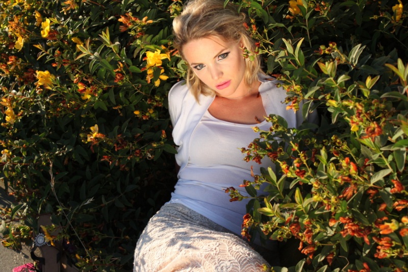 Female model photo shoot of Taylor Austine by Helen Han in San Jose Rose Garden