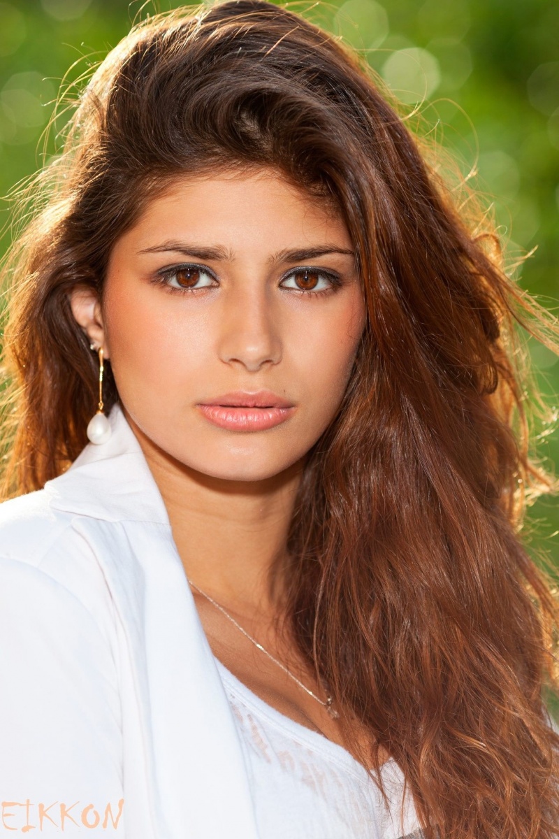 Female model photo shoot of Bruna Santana