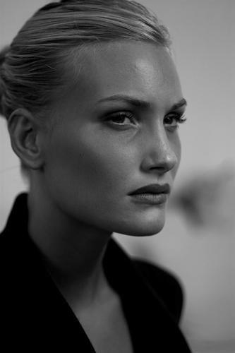 Female model photo shoot of Hannahkjohasson