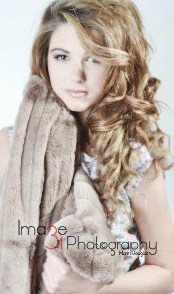 Female model photo shoot of Rebecca Donaghy