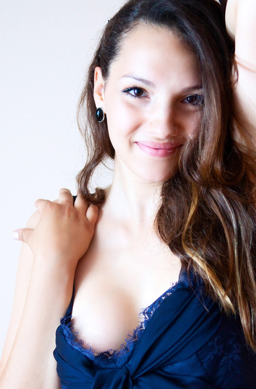 Female model photo shoot of Mariana Dankova