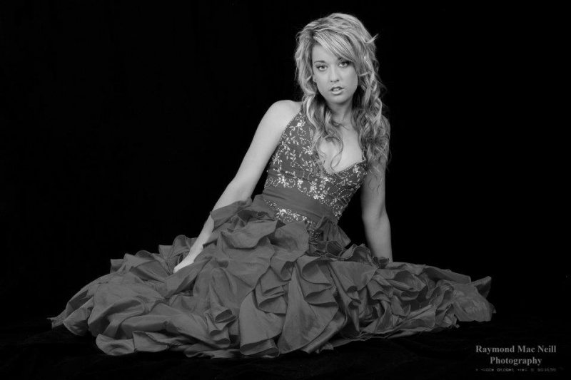 Female model photo shoot of Brittany Elizabeth Bell