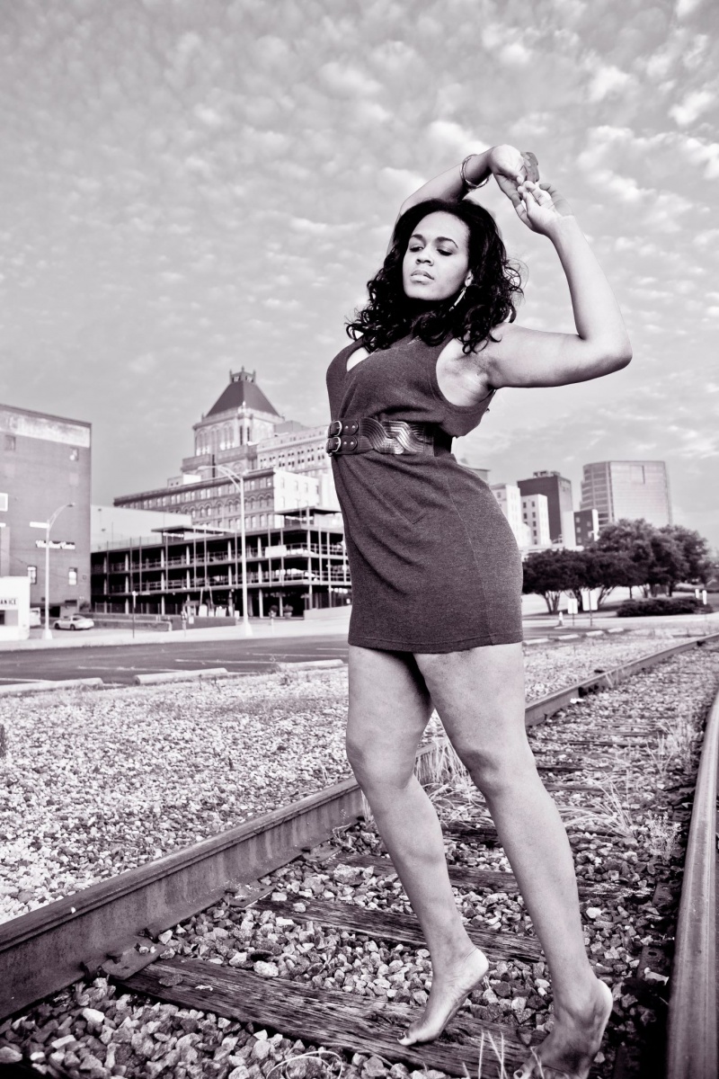 Female model photo shoot of Veronica Cooper by Murrell Imaging