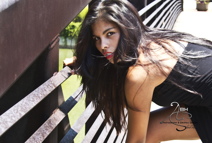 Female model photo shoot of colombiana77