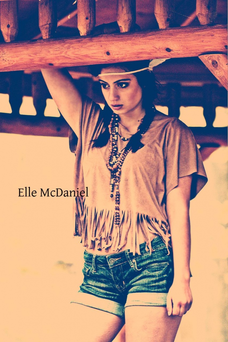 Female model photo shoot of Ellie McDaniel