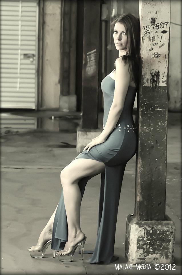 Female model photo shoot of Shannondeon