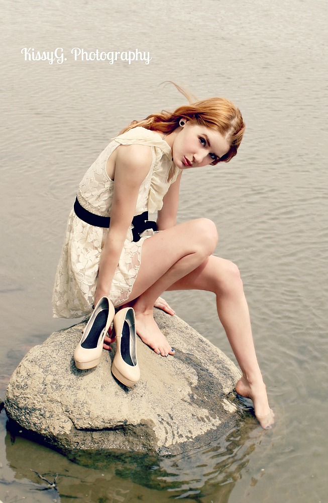 Female model photo shoot of Cassandra gilev