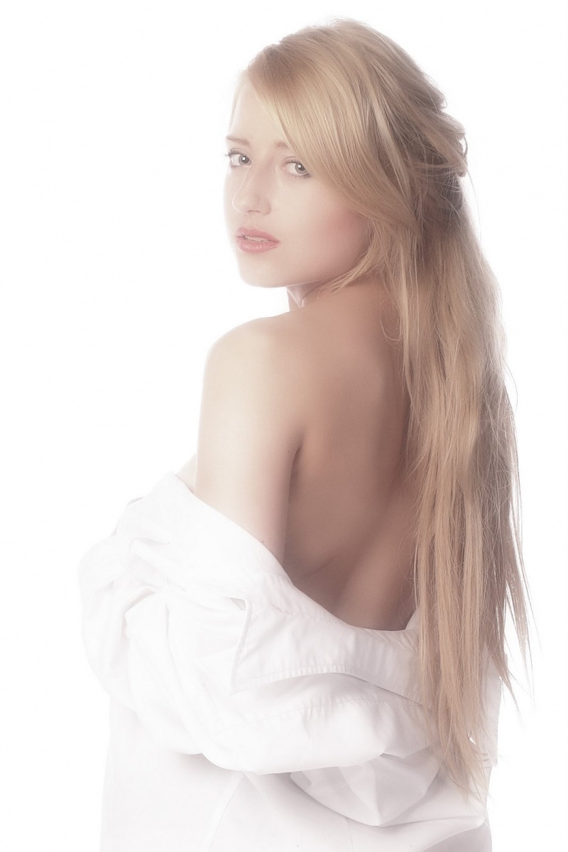 Female model photo shoot of LarissaSmit in Studio Westway