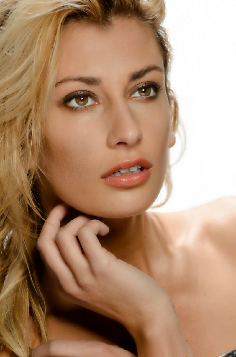 Female model photo shoot of Sophiia Alexandra