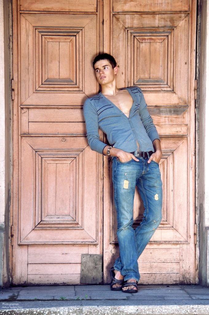 Male model photo shoot of Deny Fedor