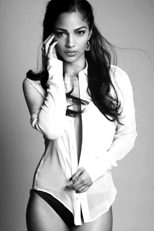 Female model photo shoot of Angelique Velez